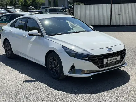 Hyundai Elantra 2021 года за 11 900 000 тг. в Караганда – фото 2