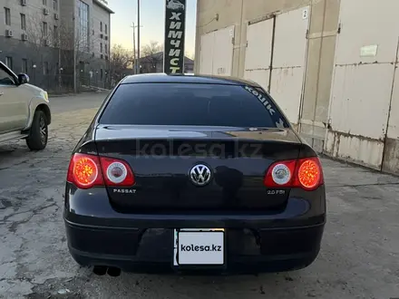 Volkswagen Passat 2006 года за 3 500 000 тг. в Атырау – фото 4