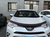 Toyota RAV4 2018 года за 11 000 000 тг. в Астана