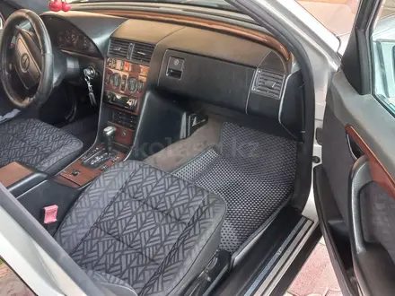 Mercedes-Benz C 200 1994 года за 3 000 000 тг. в Мерке – фото 24