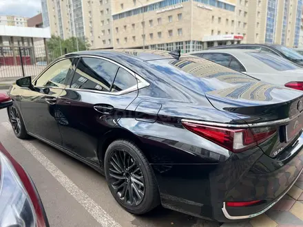 Lexus ES 250 2018 года за 19 000 000 тг. в Астана – фото 3