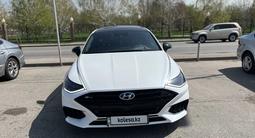 Hyundai Sonata 2021 года за 15 650 000 тг. в Алматы – фото 2