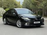 Toyota Camry 2018 года за 13 400 000 тг. в Алматы