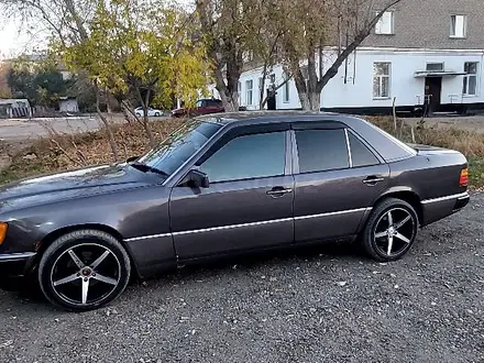 Mercedes-Benz E 220 1992 года за 2 800 000 тг. в Кокшетау