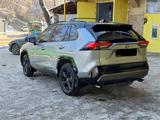 Toyota RAV4 2021 года за 17 500 000 тг. в Алматы – фото 3