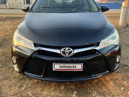 Toyota Camry 2015 года за 5 500 000 тг. в Атырау – фото 39