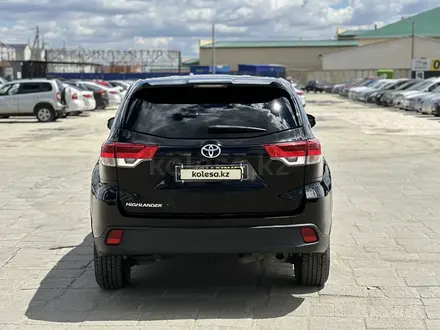 Toyota Highlander 2017 года за 13 350 000 тг. в Атырау – фото 4
