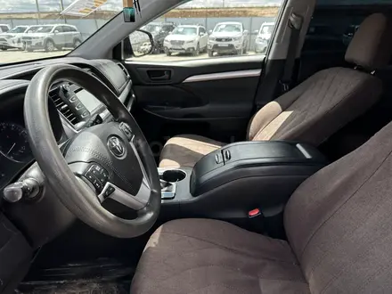 Toyota Highlander 2017 года за 13 350 000 тг. в Атырау – фото 12