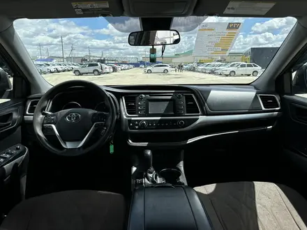 Toyota Highlander 2017 года за 13 350 000 тг. в Атырау – фото 8