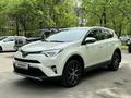 Toyota RAV4 2017 года за 13 200 000 тг. в Алматы