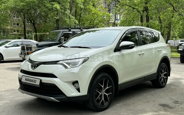 Toyota RAV4 2017 года за 13 200 000 тг. в Алматы