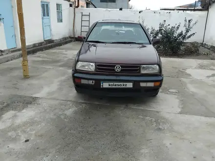 Volkswagen Vento 1993 года за 900 000 тг. в Тараз – фото 2