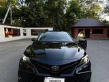 Toyota Camry 2021 года за 10 500 000 тг. в Актобе