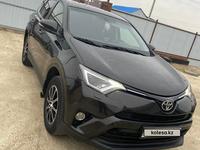 Toyota RAV4 2015 года за 10 100 000 тг. в Атырау