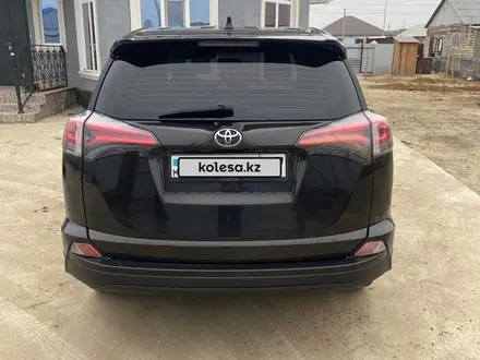 Toyota RAV4 2015 года за 10 100 000 тг. в Атырау – фото 11