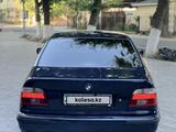 BMW 528 1997 года за 3 400 000 тг. в Шымкент – фото 2