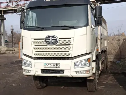 FAW  J6 CA3250 2021 года за 26 000 000 тг. в Алматы