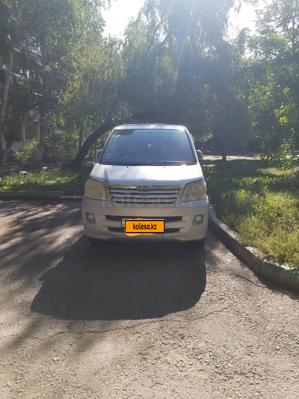 Toyota Noah, 2002