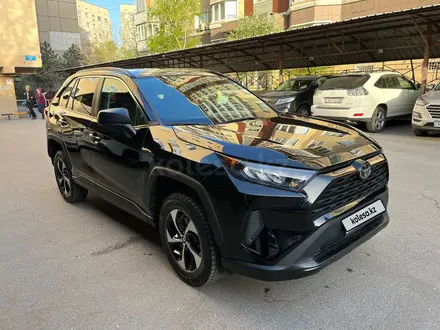 Toyota RAV4 2021 года за 17 000 000 тг. в Алматы