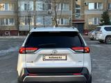 Toyota RAV4 2021 годаfor16 500 000 тг. в Актобе – фото 4