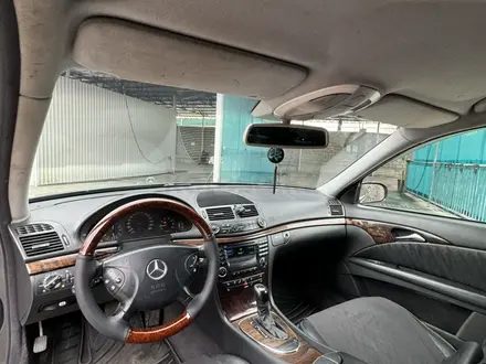 Mercedes-Benz E 200 2004 года за 5 000 000 тг. в Талдыкорган – фото 12