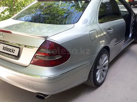 Mercedes-Benz E 500 2003 года за 7 500 000 тг. в Тараз – фото 6