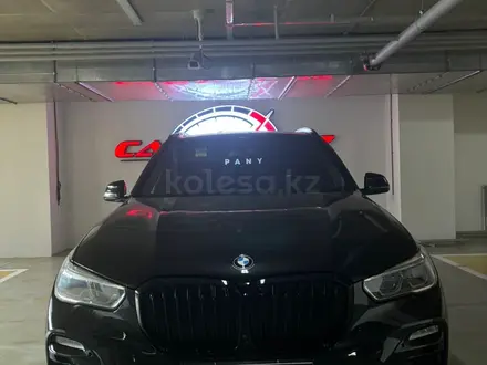 BMW X5 2020 года за 37 300 000 тг. в Астана – фото 2