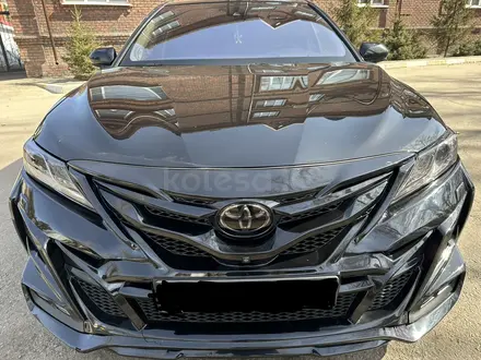 Toyota Camry 2019 года за 18 200 000 тг. в Астана – фото 4