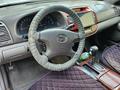 Toyota Camry 2004 года за 4 500 000 тг. в Щучинск – фото 2