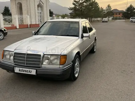Mercedes-Benz E 230 1990 года за 1 000 000 тг. в Алматы