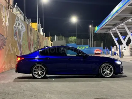 BMW 540 2018 года за 22 500 000 тг. в Шымкент – фото 18