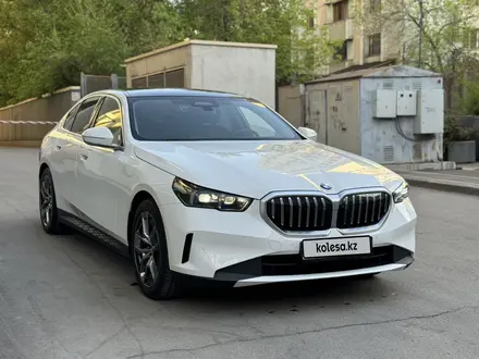 BMW 520 2023 года за 33 000 000 тг. в Алматы – фото 3