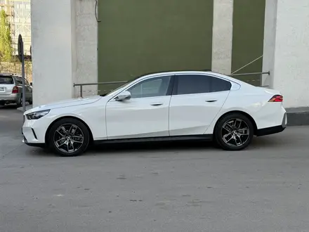 BMW 520 2023 года за 33 000 000 тг. в Алматы – фото 4