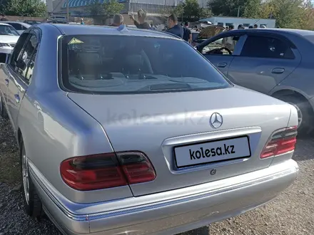 Mercedes-Benz E 320 2000 года за 5 500 000 тг. в Шымкент – фото 3