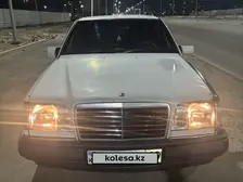 Mercedes-Benz E-Class, 1990