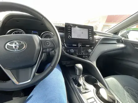 Toyota Camry 2021 года за 16 200 000 тг. в Атырау – фото 7