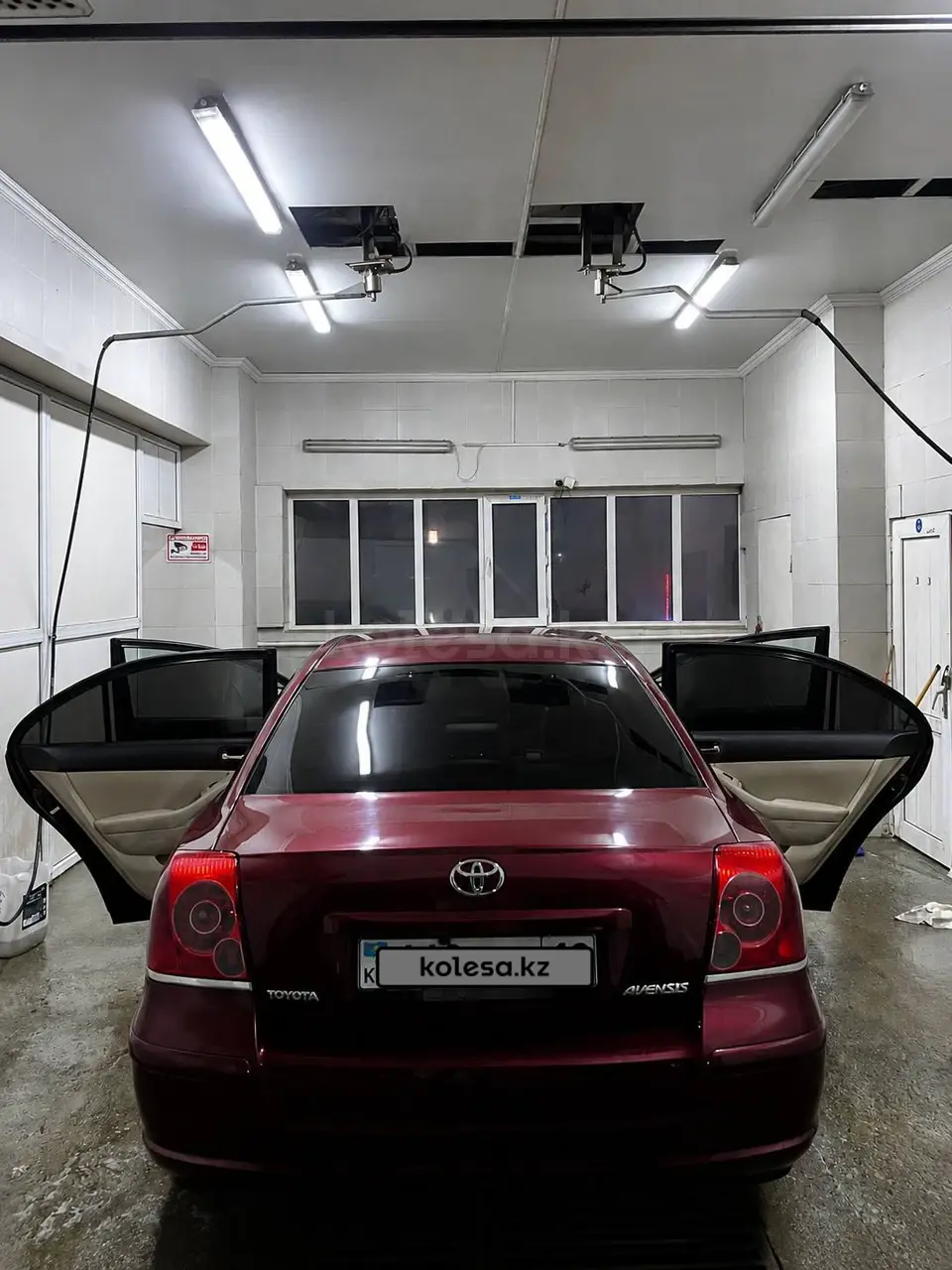 Toyota Avensis, 2004