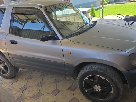Toyota RAV4 1996 года за 2 500 000 тг. в Алматы – фото 2