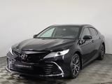 Toyota Camry 2021 года за 13 890 000 тг. в Астана