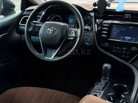 Toyota Camry 2017 года за 11 000 000 тг. в Актау – фото 11