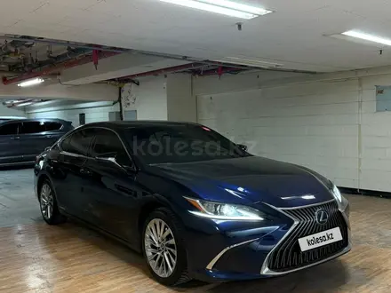 Lexus ES 300h 2021 года за 25 000 000 тг. в Алматы