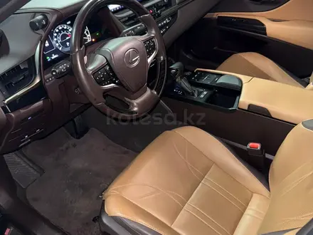 Lexus ES 300h 2021 года за 25 000 000 тг. в Алматы – фото 21