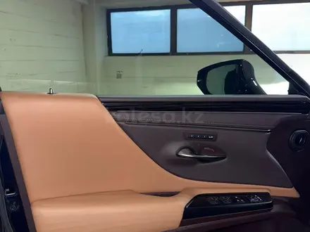 Lexus ES 300h 2021 года за 25 000 000 тг. в Алматы – фото 22
