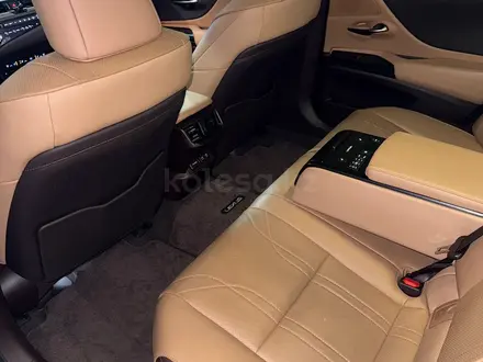 Lexus ES 300h 2021 года за 25 000 000 тг. в Алматы – фото 23
