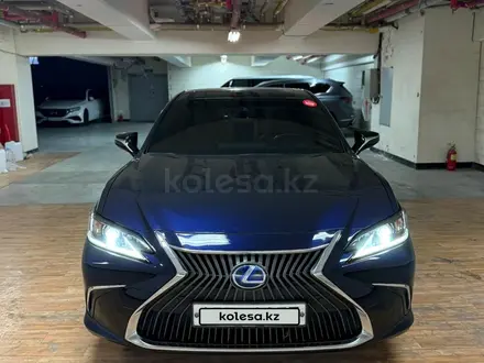 Lexus ES 300h 2021 года за 25 000 000 тг. в Алматы – фото 3