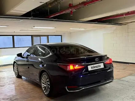 Lexus ES 300h 2021 года за 25 000 000 тг. в Алматы – фото 4