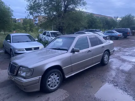 Mercedes-Benz E 300 1989 года за 1 400 000 тг. в Караганда – фото 2