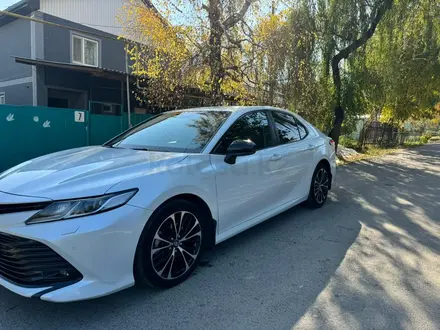 Toyota Camry 2018 года за 12 500 000 тг. в Алматы – фото 3