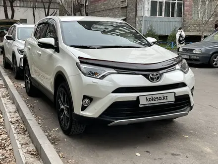 Toyota RAV4 2016 года за 13 700 000 тг. в Алматы