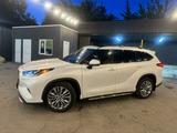 Toyota Highlander 2022 годаfor32 000 000 тг. в Алматы – фото 3